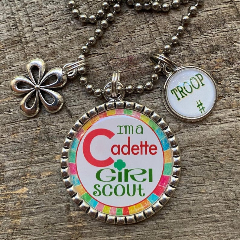 I'm A CADETTE Girl Scout Troop Pack Bridging Custom Antique Silver Flat Bezel Pendant Charm Necklace Keychain ~ Unique Gift for CHRISTmas! zdjęcie 1