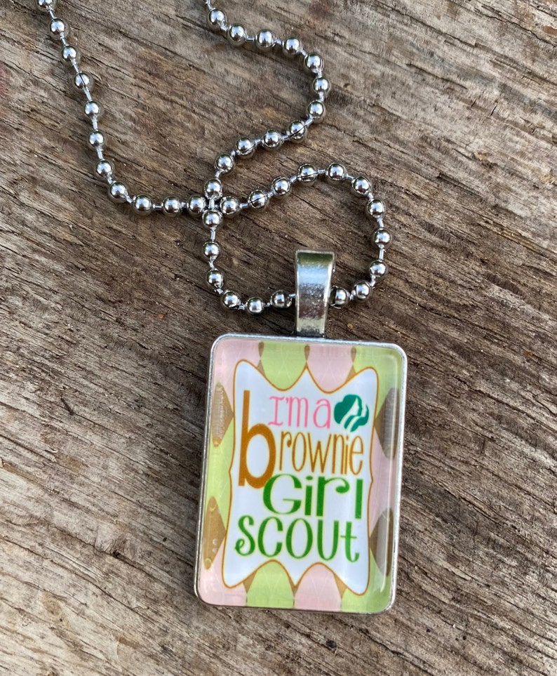 Eu sou uma Brownie Daisy OU escoteira júnior, tropa de escoteiras, colar com pingente de vidro prateado personalizado, presente para meninas exclusivo! imagem 6