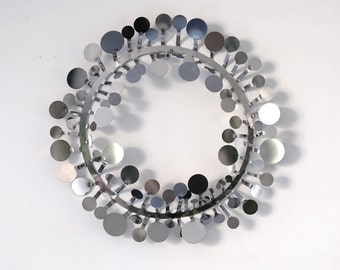 Stainless steel wall decoration in the shape of a RADIANT crown