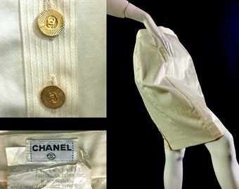 Chanel Paris cream cotton pencil skirt skirt / logo buttons / preppy / posh / designer