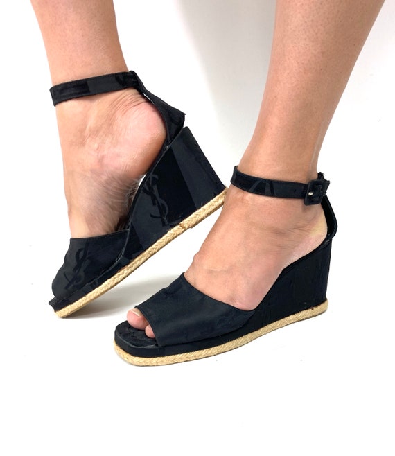 Saint Laurent Spring 2022 Ready-to-Wear Collection