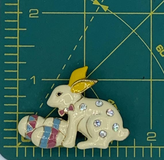 Vintage Easter Bunny Rabbit with Easter Eggs Pin … - image 4