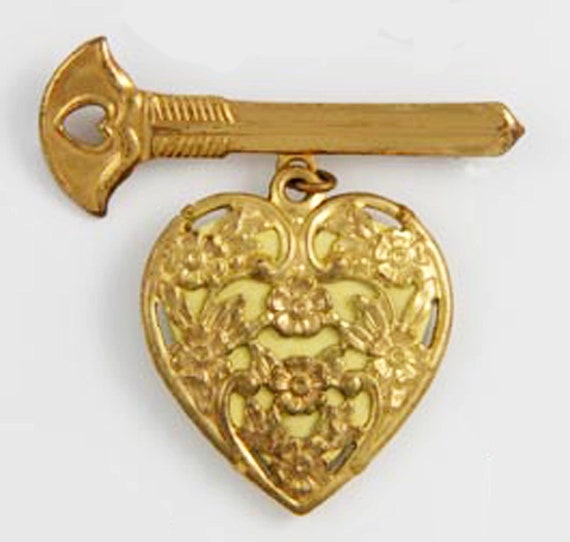 Vintage Heart Key Fob Brooch Pin Gold Tone Ornate… - image 1