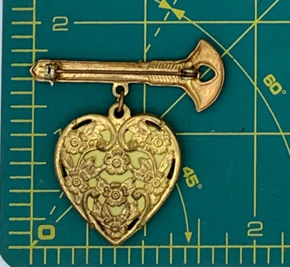 Vintage Heart Key Fob Brooch Pin Gold Tone Ornate… - image 2