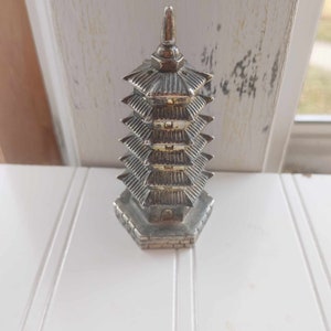 Vintage Chinese Salt Shaker / Vintage Chinese Figurine / Vintage Chinese Temple /