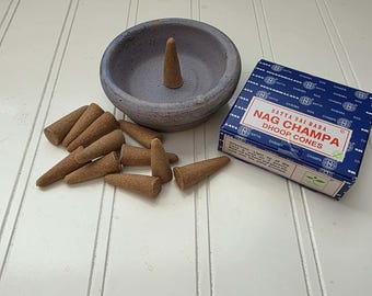Porta incienso con cono de incienso nag champa de regalo // Hecho a mano // Torno de alfarero