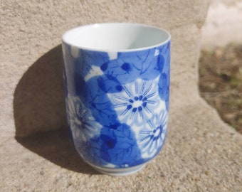 tasse à thé / verre bleu et blanc vintage