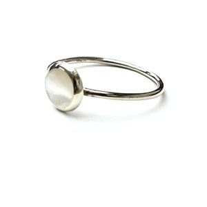 Thin silver and mother-of-pearl ring
