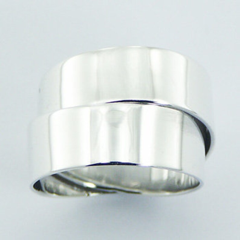 Ribbon ring, intertwined rings image 4