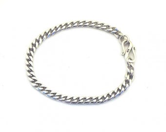 Flexible curb chain bracelet
