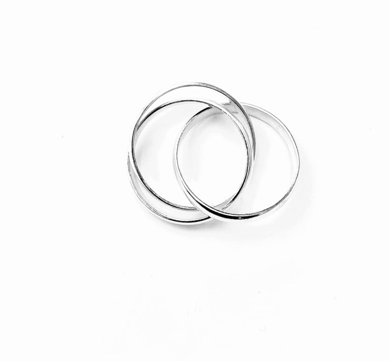 Silver ring with 3 interlocking bands | Jewelry symbolizing fidelity, love, and friendship | Ring for women or men image 7