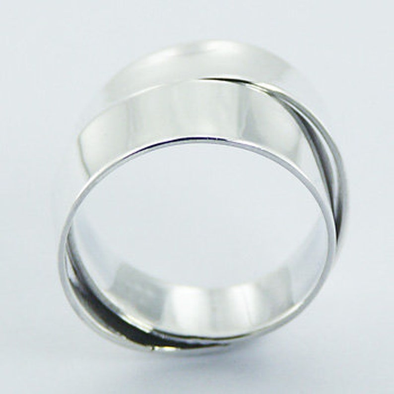 Ribbon ring, intertwined rings image 3