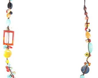 Necklace in silk thread and natural stones