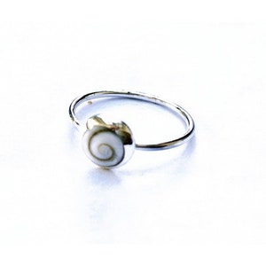 Round silver ring with Saint Lucia eye