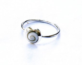 Delicate 925 sterling silver ring with a Saint Lucia eye cabochon, a lucky seashell, elegant handcrafted women's jewelry