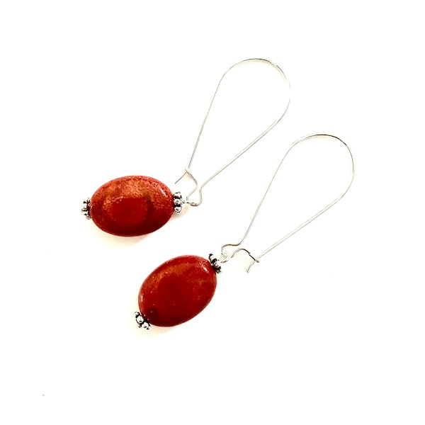 Boucles d'oreille en argent et perle en gorgone rouge ovale