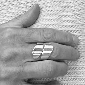 Ring, intertwined rings