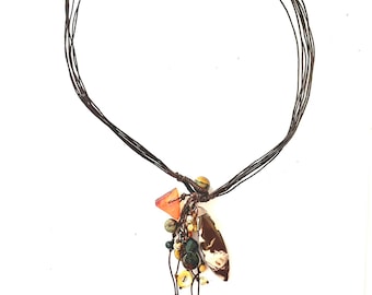 Necklace in silk thread and natural stones