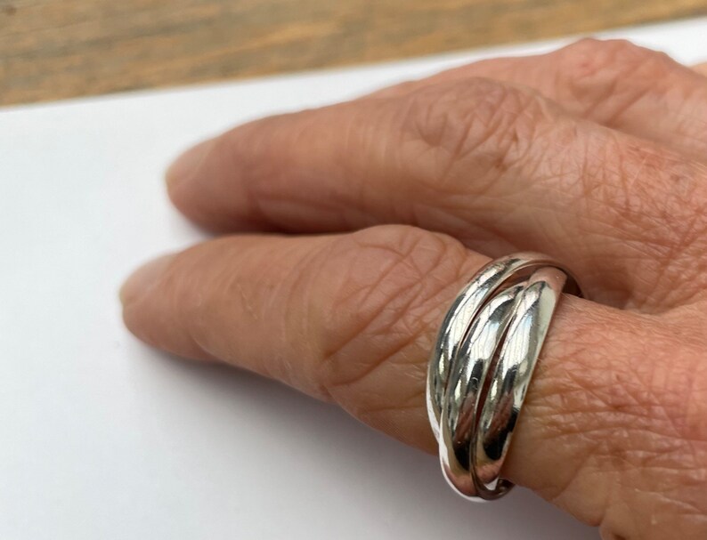 Silver ring with 3 interlocking bands | Jewelry symbolizing fidelity, love, and friendship | Ring for women or men image 4
