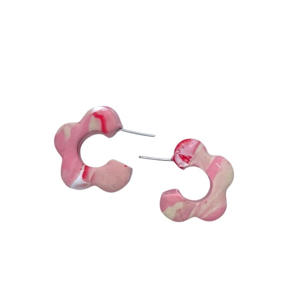 Boucles d'oreilles, créoles fleurs blanche et rose - Modèle fait main