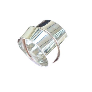 Ribbon ring, intertwined rings image 1