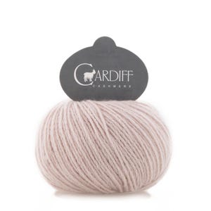 Laine classique cachemire Cardiff : rose poudré, vert antique, bleu ciel, rouge, rouge foncé, naturel - 25 g (0,88 oz), filé italien, mongol, tricot