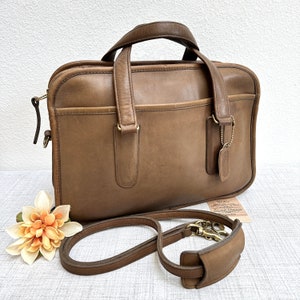 Bolso de mano Coach Vintage Skinny Flight Bag en piel color masilla, estilo 9706 - Monedero, bolso de mano, bolso de hombro - - Hecho en Nueva York en los años 80 - EVC