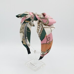 Louis VUITTON Large multicolored printed silk headband …