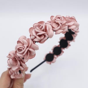 Diadema de rosas para ocasiones especiales