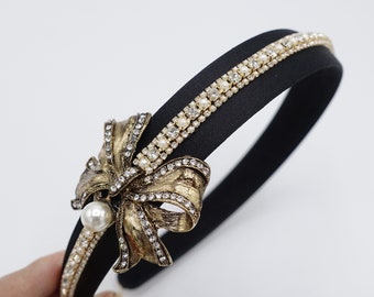 Diadema con lazo antiguo: Lazo metálico adornado con perlas y diamantes de imitación.