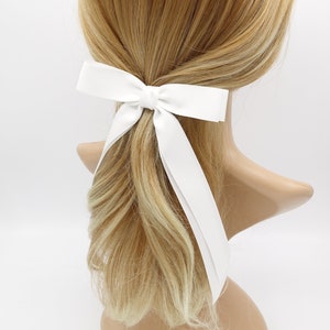 サテンのヘアボウ 女性用のベーシックなヘアボウ