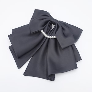 Satin Hair Bow with Pearl Necklace Detail - Elegant Women&#39;s Hair Accessory