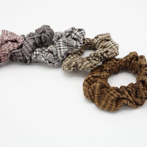 een set van 5 suède geruite scrunchies herfst/winterhaar scrunchy dameshaaraccessoires
