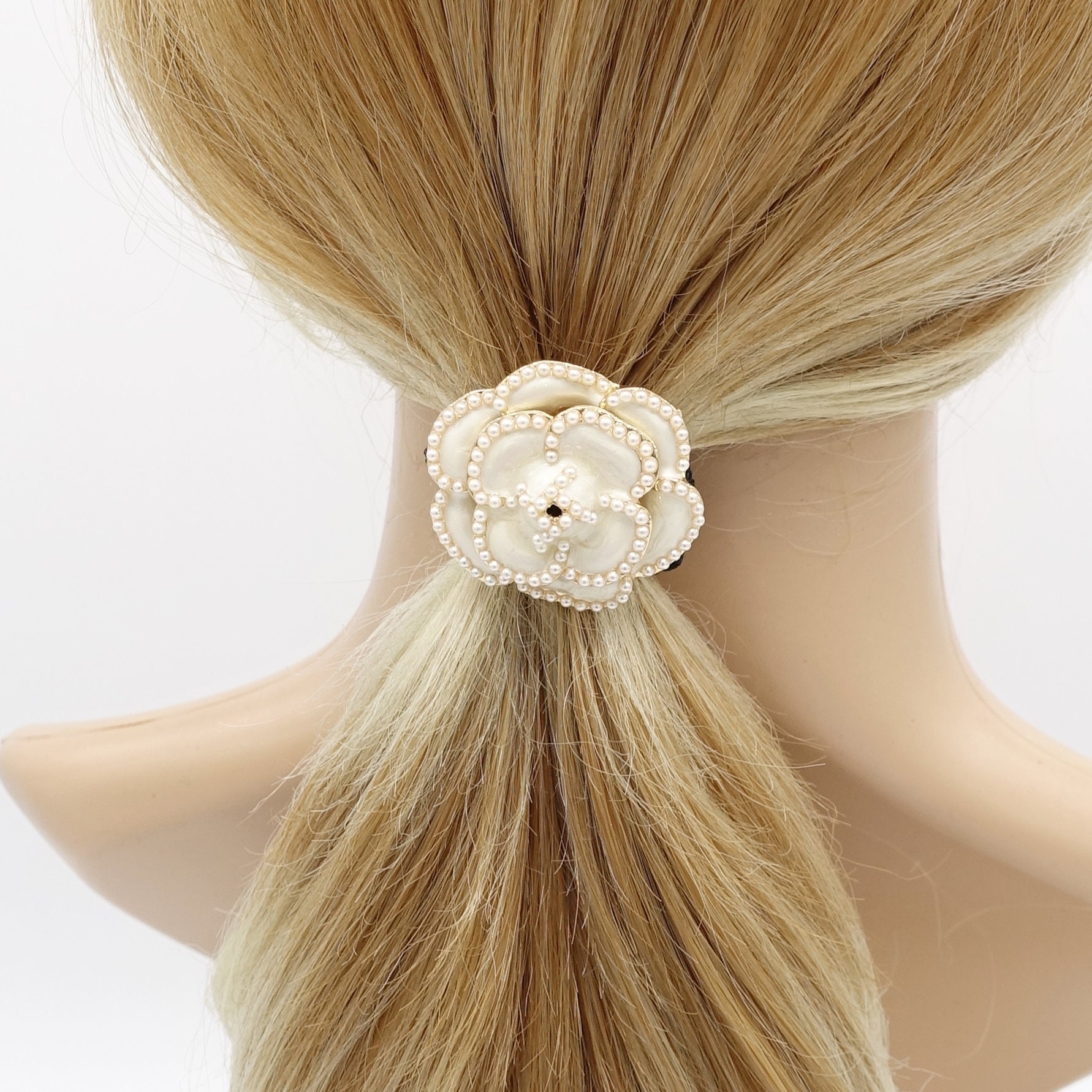 Haargummi Mit Großer Kamelienblüte – Handgefertigtes Haar-Accessoire Für Damen, Stylisch Und Elastisch