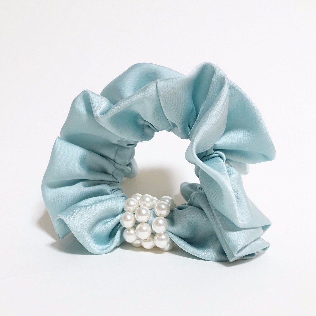 Pearl scrunchies