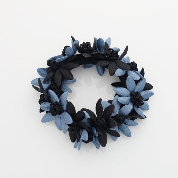 Two-tone Flower Petal Ponytail Holder: Crochet Hair Tie - Etsy display picture 2