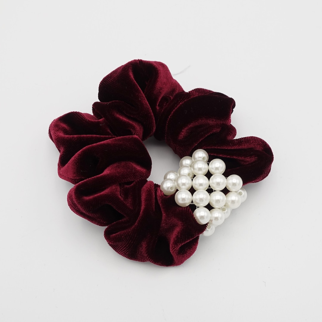 Pearl Embellished Velvet Scrunchies Women Scrunchy Hair  display picture 3