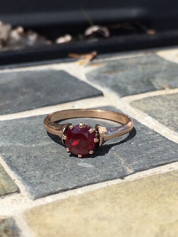 Vintage Victorian Ladies' 14k Rose Gold Garnet Rin
