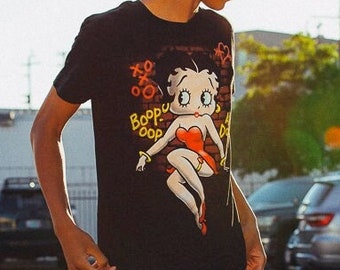 BETTY BOOP - Wall - Unisex T-Shirt (BET0328M1004) 80s tv, 80s cartoons, cartoon, boop boop bi doop, retro, pinup t-shirt, vintage, animated