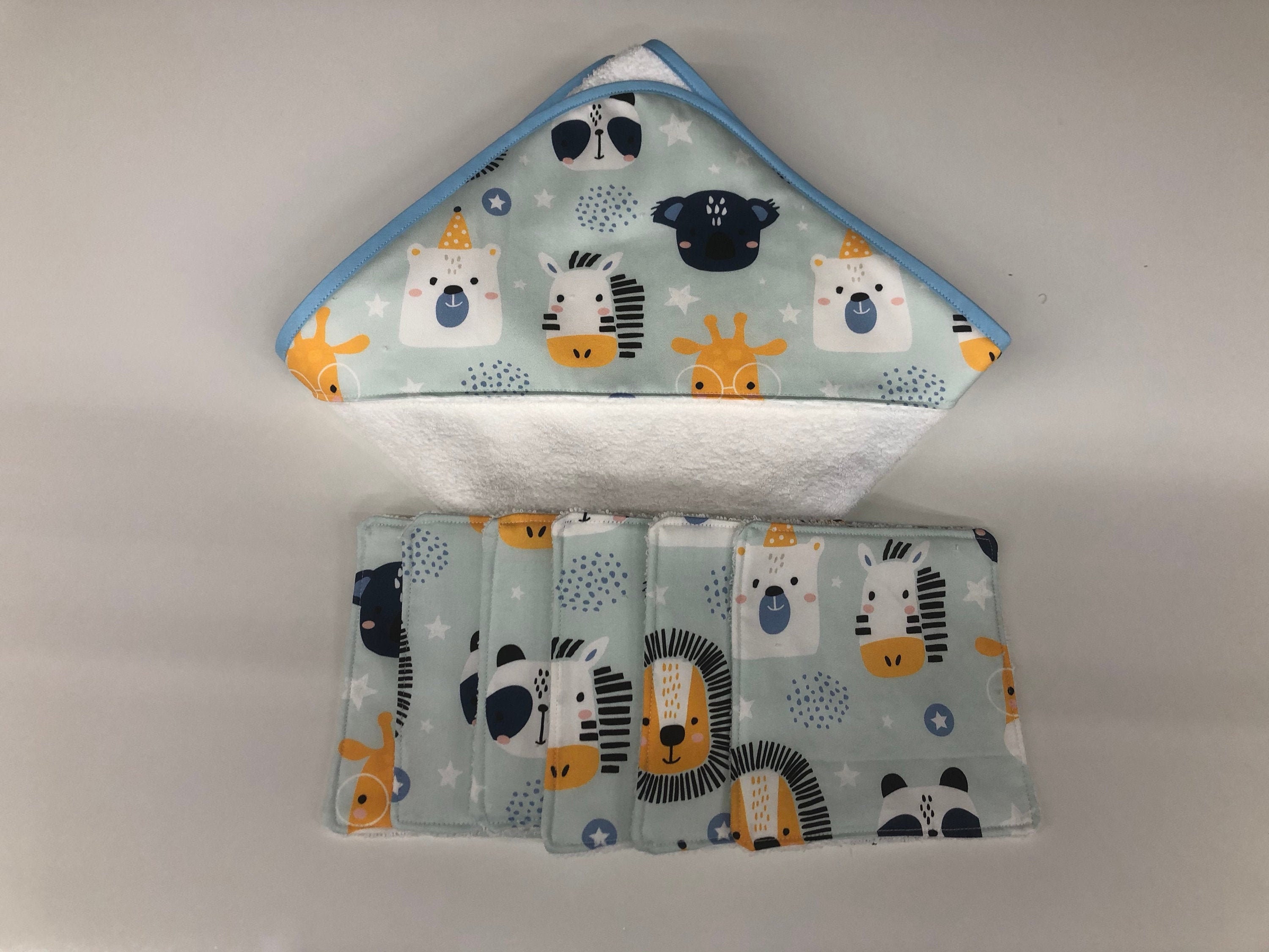 Ensemble Cape de Bain et Lingettes Pour Bébé Motif Animaux Personnalisables.