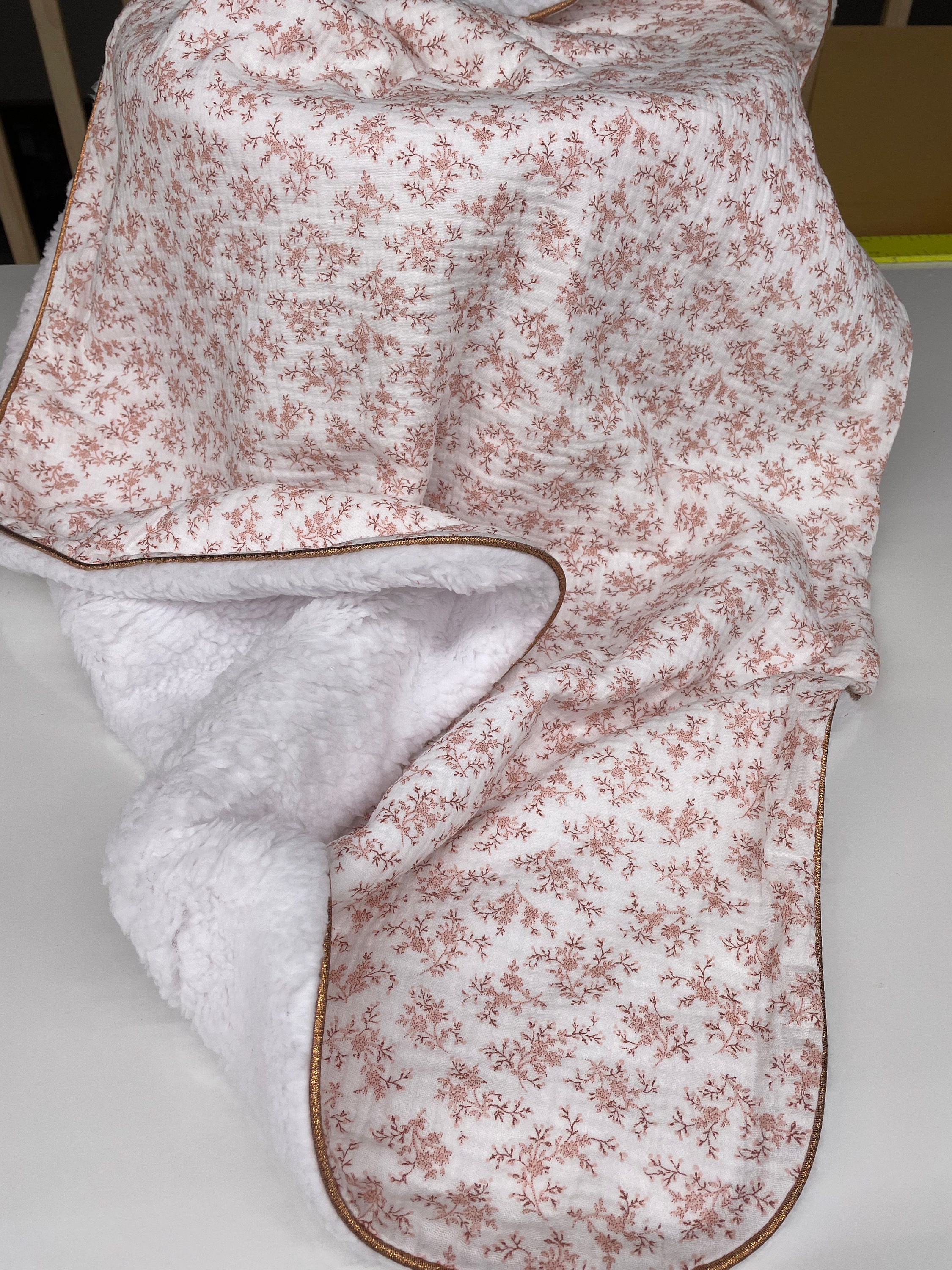 Couverture en Double Gaze de Coton et Fausse Fourrure Pour Bébé Personnalisables.