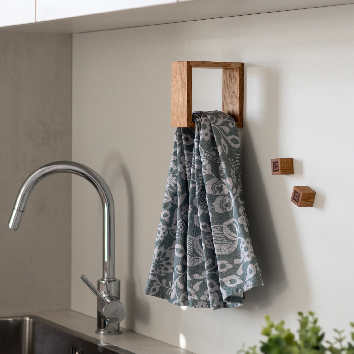 Porta asciugamani da cucina magnetico realizzato in legno massello di  rovere -  Italia