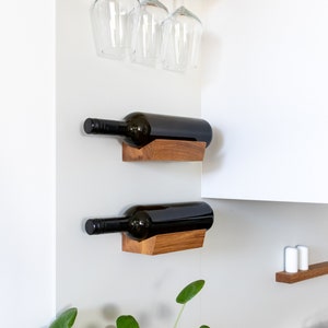 Wine bottle holder Magnetic wine botle shelf made of solid oak wood zdjęcie 2