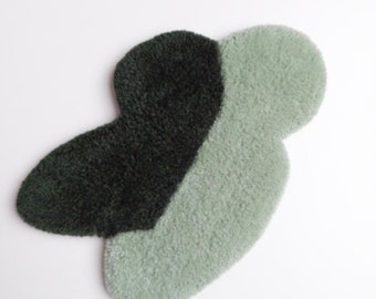 Tufted wall object with organic shape. Dark green-light green Bulb#3