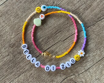 Simpatica collana personalizzata con smiley, margherite e malocchio, collana con nome, collana di perline colorate, regalo per lei, stile boho