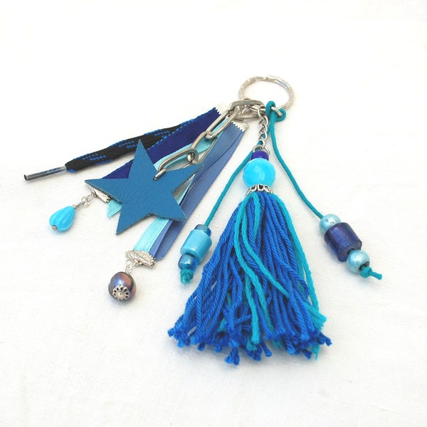 Etoile bleue - Porte-clefs ou bijou de sac avec rubans, pompons, perles et breloques bleu, porte-clefs bleu, bijou de sac bleu, bijou bohème