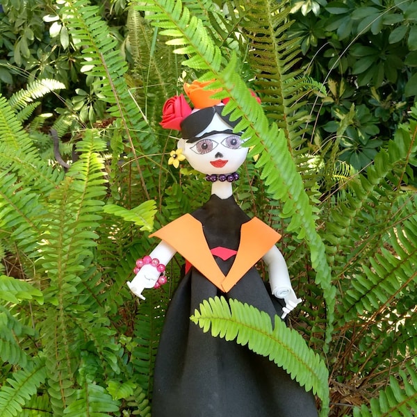 foamdoll hecho a mano, decoración de cumpleaños, topper de pastel, muñeca fofucha frida aprox. 14" de altura dia de los muertos, muñeca frida de mademeathens