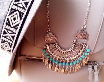 Stunning boho chic bib collar necklace with turquoise gypsy boho details, a summer must-have piece of jewelry for a gypsy bohemian look