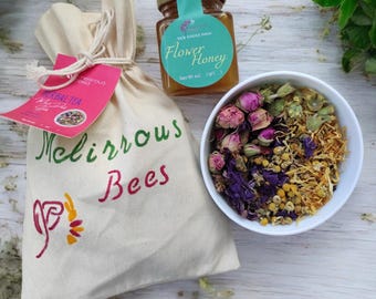 Tè misto di fiori grezzi, miele greco e erbe aromatiche: un set regalo completamente naturale per gli amanti del tè!
