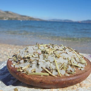 Mit griechischen Kräutern angereichertes Meersalz: Gourmet Kochsalzmischung